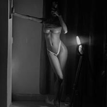  Nude