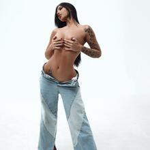  Nude
