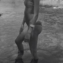  Nude