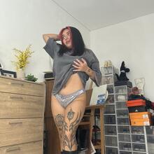  Nude