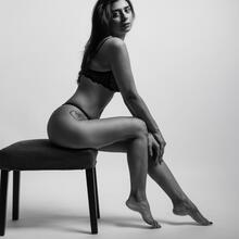  Nude