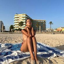  Nude
