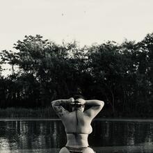  Nude