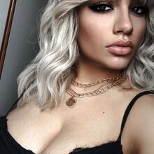  Nude
