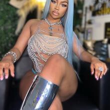  Nude