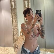  Nude