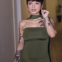  Nude
