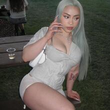  Nude