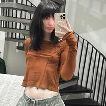  Nude