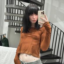  Nude
