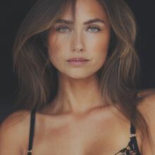  Nude