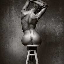  Nude