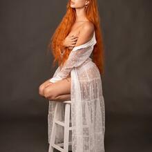  Nude
