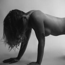  Nude