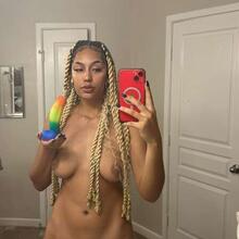  Nude