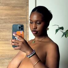  Nude