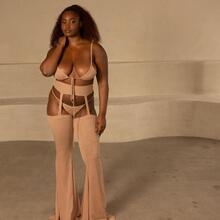  Nude