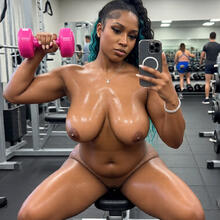  Nude