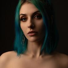  Nude
