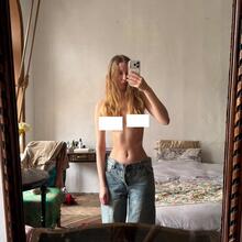  Nude