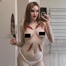  Nude