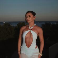  Nude