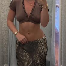  Nude