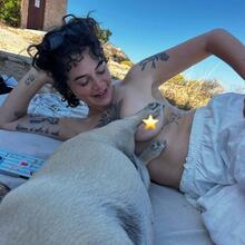  Nude
