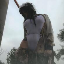  Nude