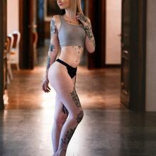  Nude