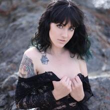  Nude