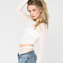  Nude