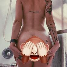  Nude