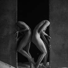  Nude