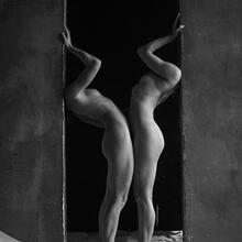 Nude