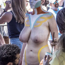  Nude