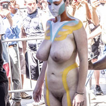  Nude