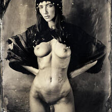  Nude