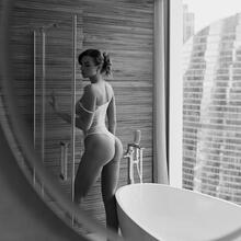  Nude