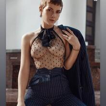  Nude