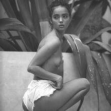  Nude