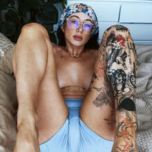  Nude