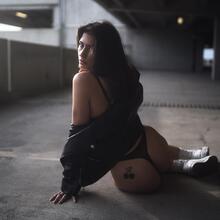  Nude