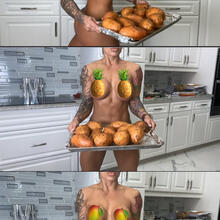  Nude