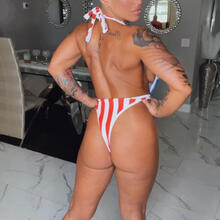  Nude