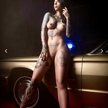  Nude