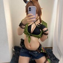  Nude