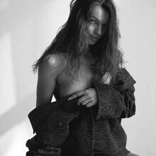  Nude