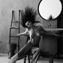  Nude