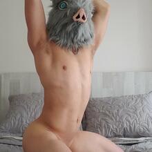  Nude